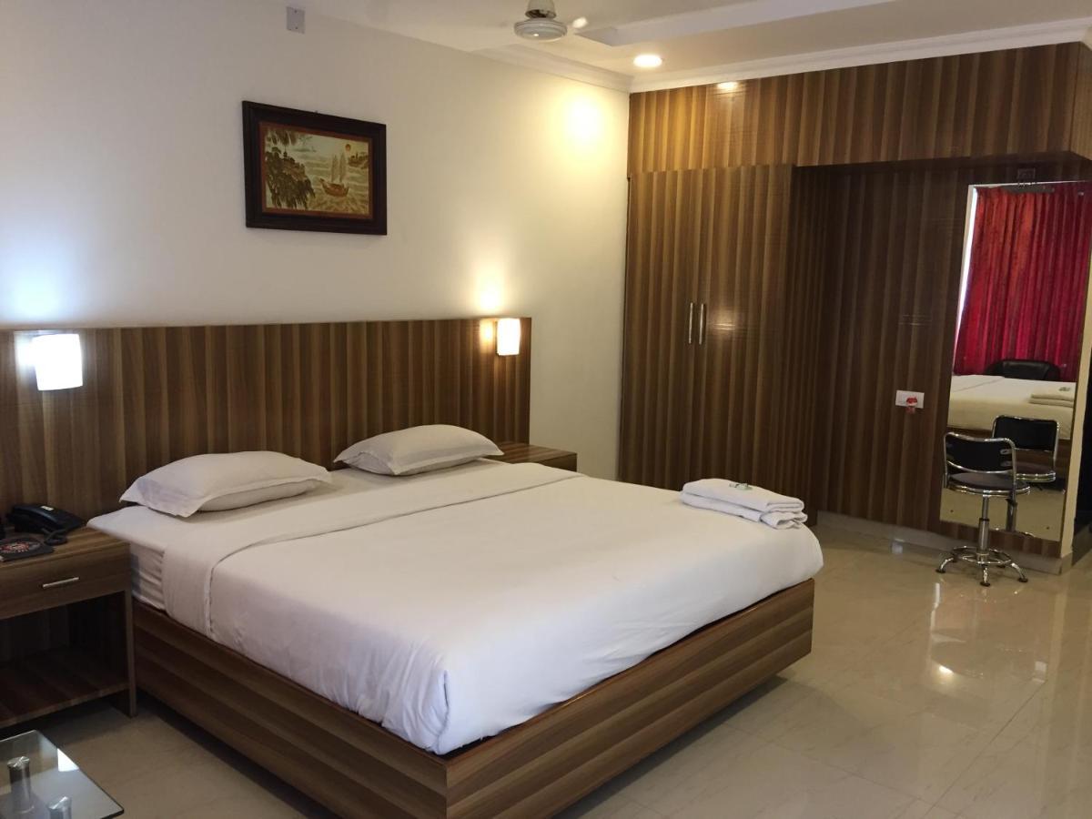 Hotel Green Park Suites Manipal Exterior foto
